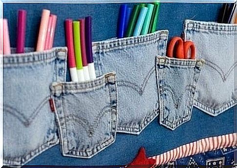 Old jeans work conveniently for making pen bags