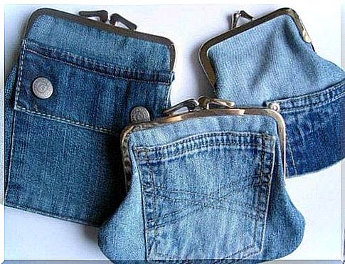 Old jeans can also be reused to make fun wallets