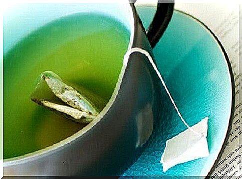 Green tea helps promote intestinal function.