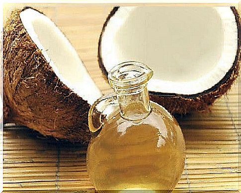 Coconut oil helps e.g.  to relieve pain caused by abdominal cramps.