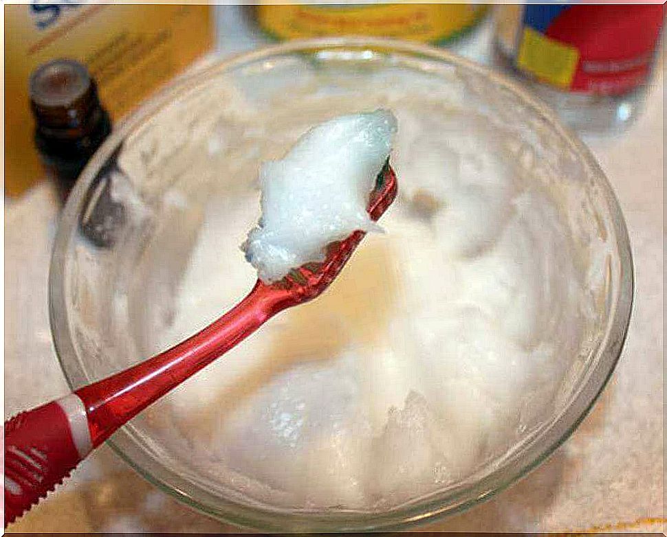 3 home treatments for tartar - baking soda and coconut oil.