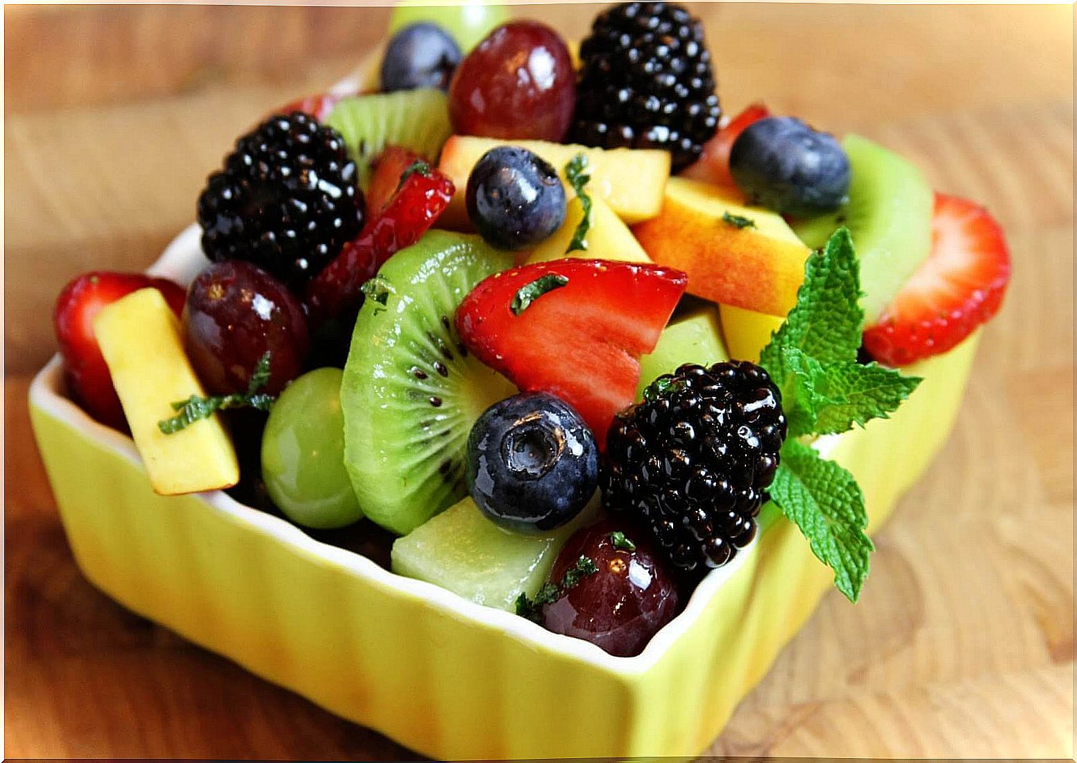 healthy breakfasts: fruits and berries