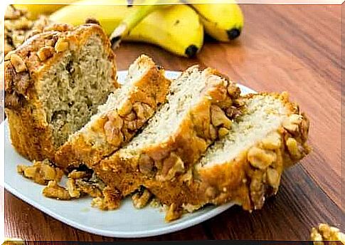 You can also make a classic version of banana bread by replacing butter with oil, which significantly improves the nutritional value of the bread.