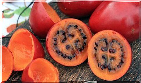 eat exotic fruits: tamarillo