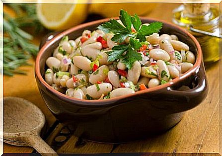 white bean salad is a filling food