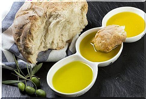 Bread and olive oil: the perfect combination