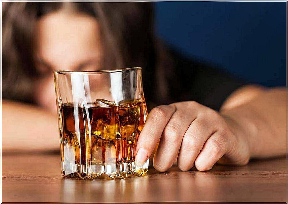 Symptoms and Prevention of Cataracts: Avoid alcohol