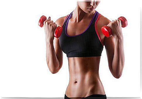 woman lifting weights