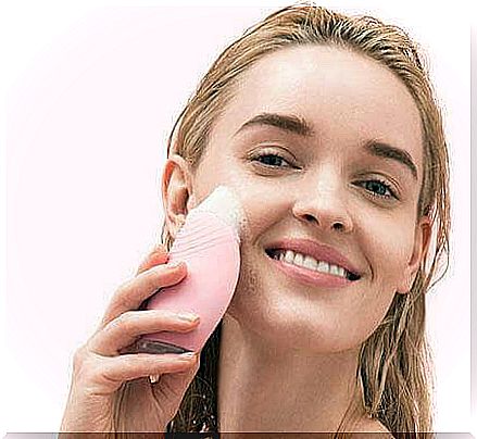 Facial rejuvenation is also possible with a gentle facial brush