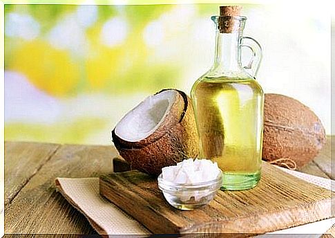 Coconut oil fades dark under-eye circles