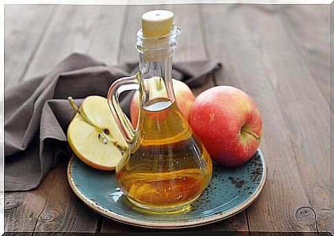 fight against nail fungus with apple cider vinegar