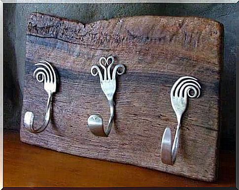 making a hat rack from forks