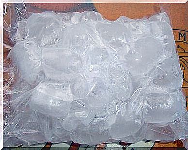 Use an ice bag to relieve knee pain.