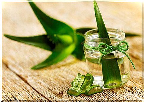 You can store aloe vera in a glass jar