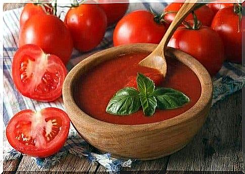 Tomato puree soup gets a lot of vitamin C from tomatoes