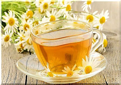 Treatment of hemorrhoids with chamomile tea.